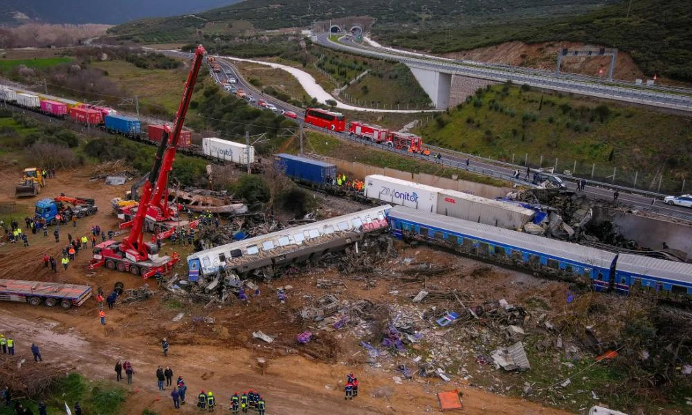 Εκδόθηκε η πρώτη δικαστική απόφαση για αποζημίωση σε οικογένεια θύματος της τραγωδίας των Τεμπών (βίντεο)